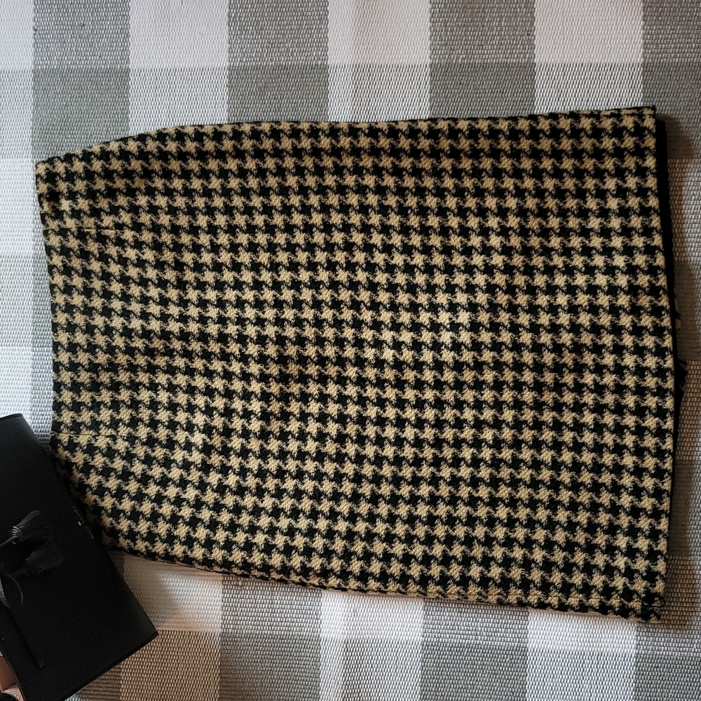 Vintage Talbots 100% Wool Houndstooth Beige and Black Pencil Skirt Size 8